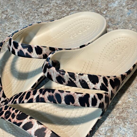 Crocs Women's Animal Print Kadee II Strappy Iconic Comfort Sandals Size 10 EUC - Picture 3 of 9